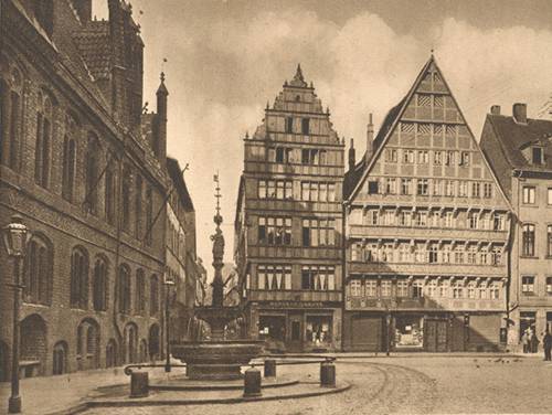 Foto-Postkate (Ausschnitt), bezeichnet "Hannover Markt, Altes Rathaus mit Brunnen"
